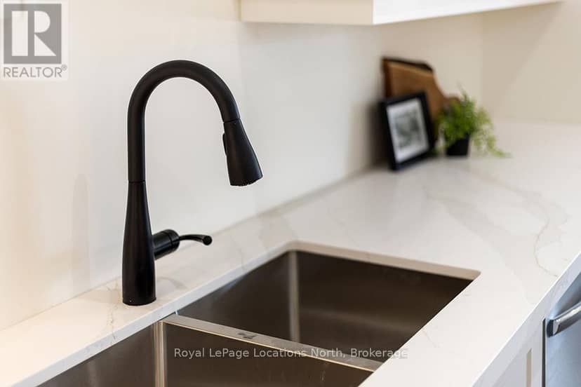 30 - 8 Hilton Lane — photo 12 of 27
