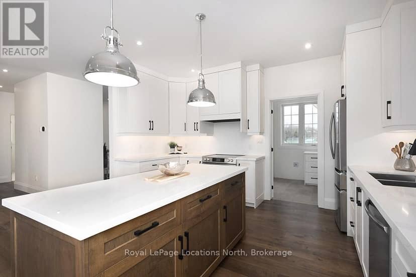 30 - 8 Hilton Lane — photo 13 of 27