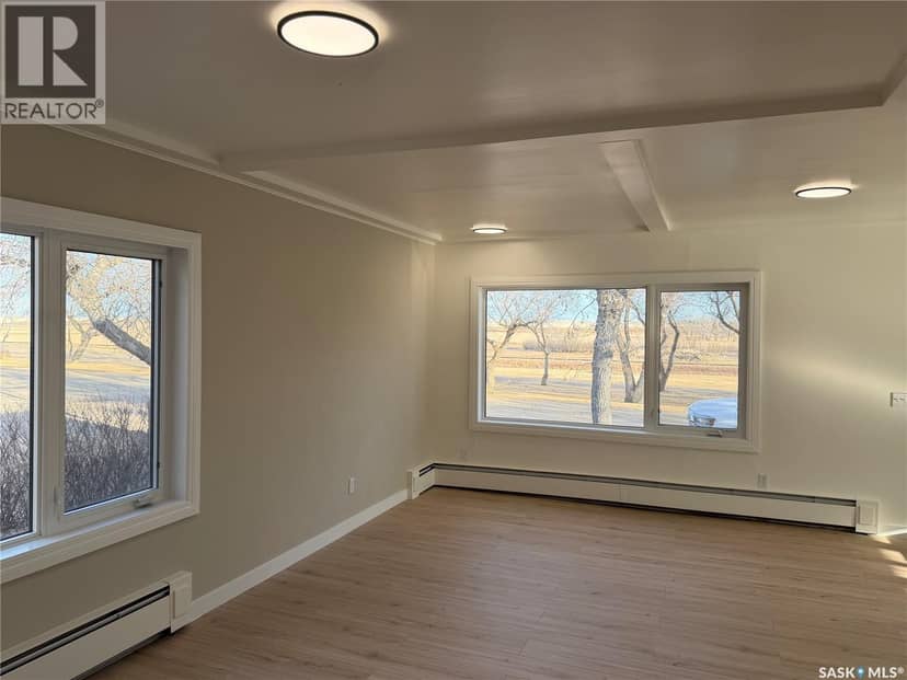 133 Railway AVENUE — photo 9 of 35