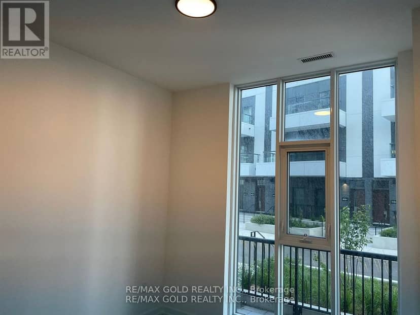 104 - 10 Lagerfeld Drive — photo 12 of 40