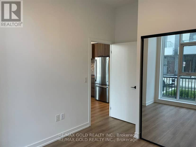 104 - 10 Lagerfeld Drive — photo 17 of 40