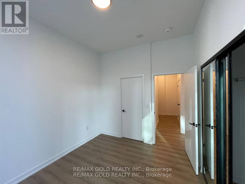 104 - 10 Lagerfeld Drive — photo 20 of 40