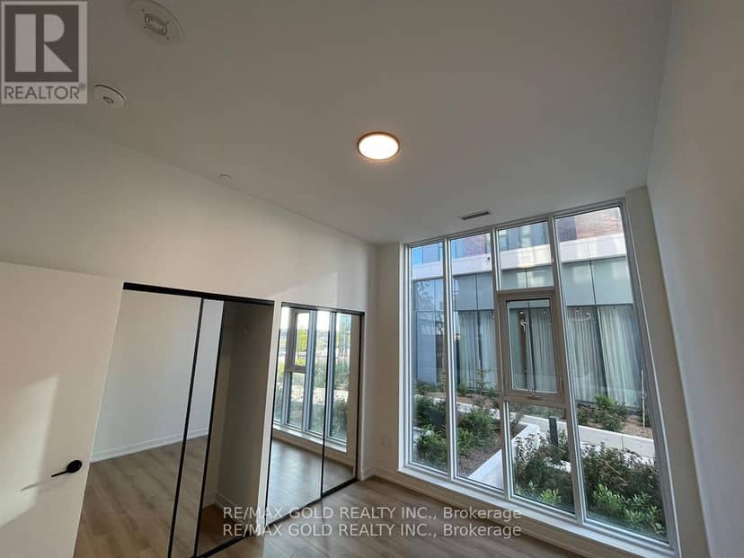 104 - 10 Lagerfeld Drive — photo 23 of 40