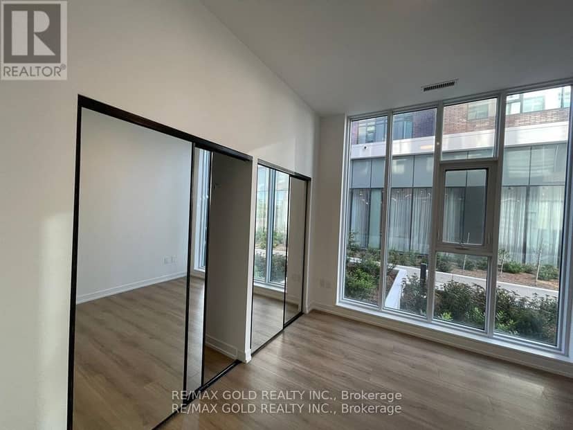 104 - 10 Lagerfeld Drive — photo 31 of 40