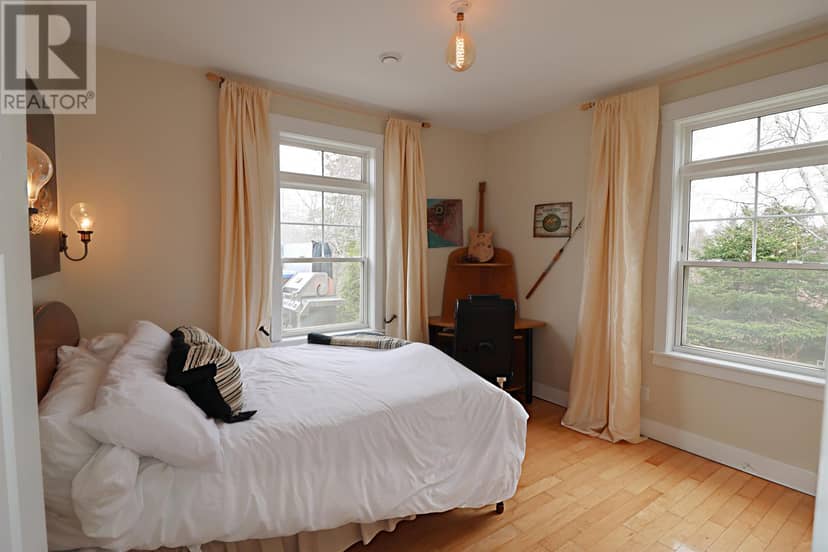 34 Red Head Road — photo 10 of 19