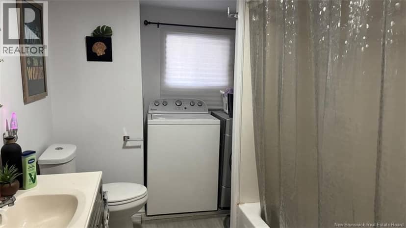 5742 Centrale Street — photo 9 of 19