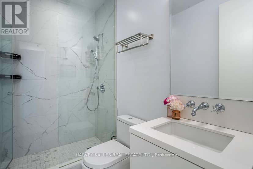 1013 - 111 St Clair Avenue W — photo 15 of 40