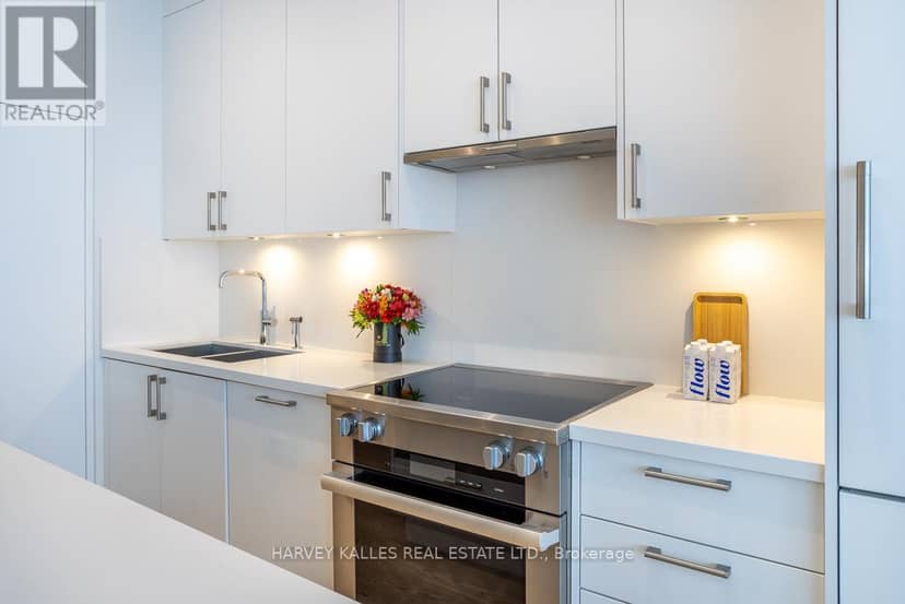 1013 - 111 St Clair Avenue W, Toronto, photo 5