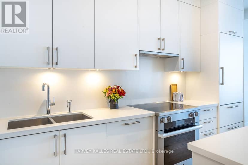1013 - 111 St Clair Avenue W, Toronto, photo 6