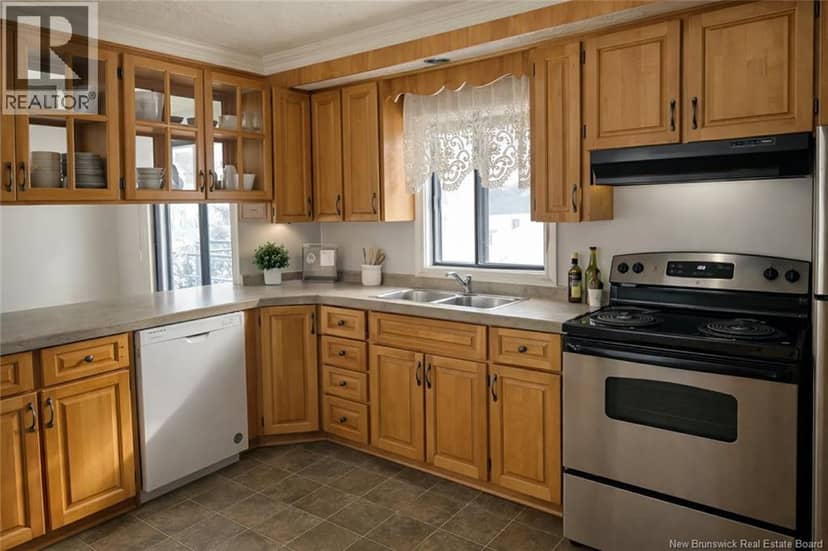460 Saulnier Street — photo 8 of 14