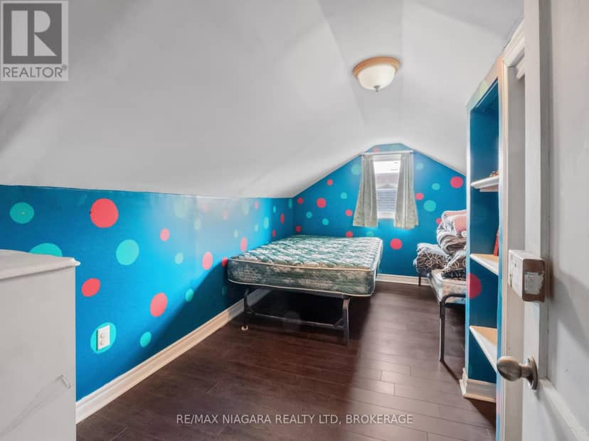 215 Phipps Street — photo 16 of 35