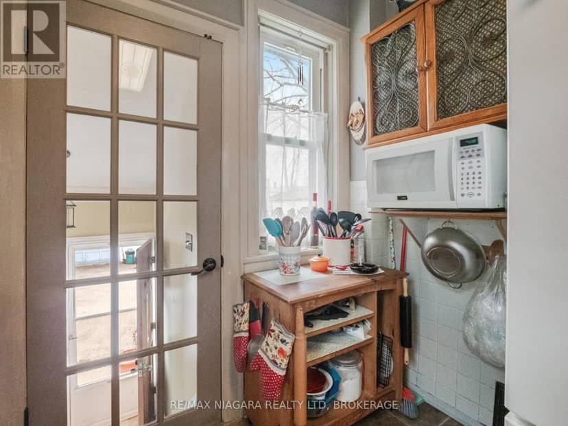 215 Phipps Street — photo 11 of 35