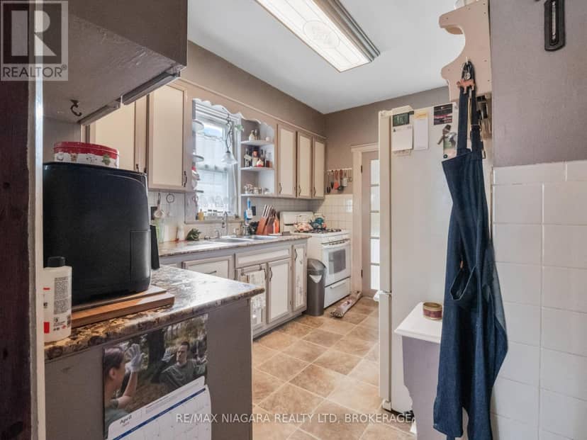 215 Phipps Street — photo 9 of 35