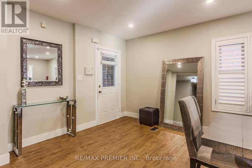 17 Villandry Crescent — photo 3 of 30