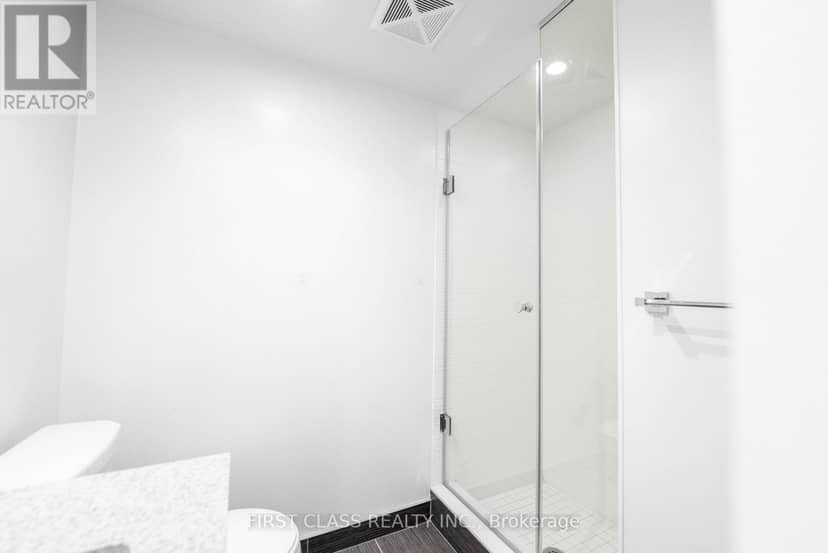 1022 - 525 Adelaide Street W — photo 7 of 17