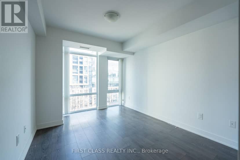 1022 - 525 Adelaide Street W — photo 5 of 17