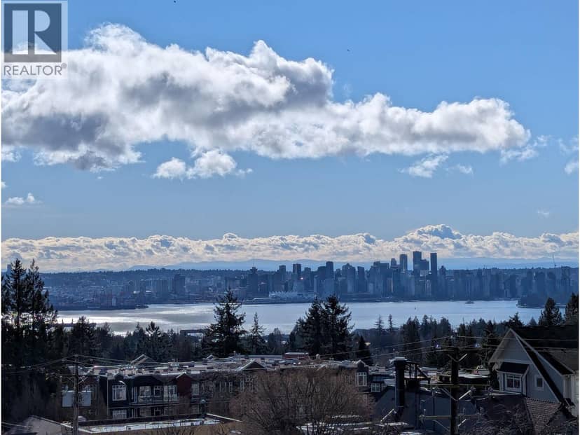 318 3080 LONSDALE AVENUE, North Vancouver