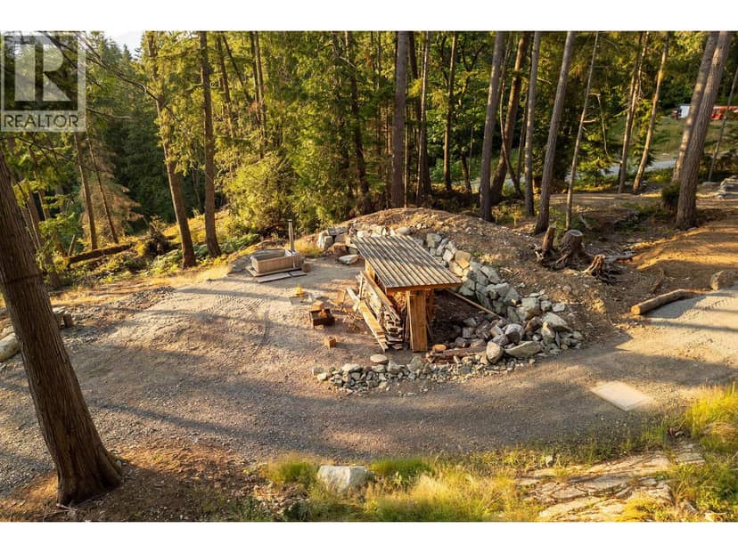 1701 JOAN AUDREY LANE, Bowen Island