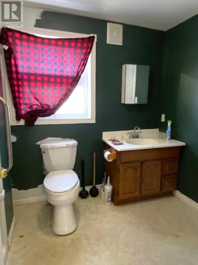 72-74 Andrews Drive — photo 13 of 35