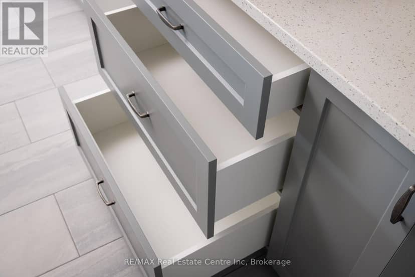 190 Bridge Crescent — photo 12 of 24
