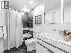 4211 - 197 Yonge Street — photo 4 of 23