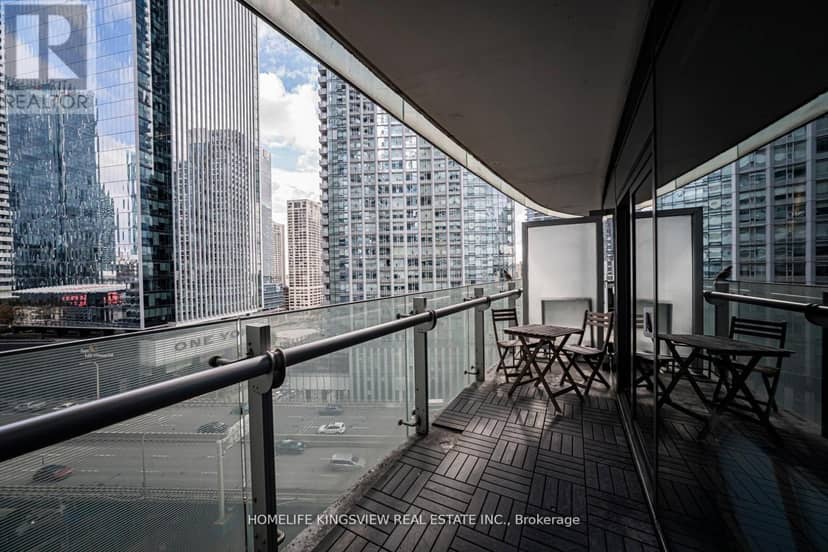 1001 - 12 York Street — photo 23 of 38