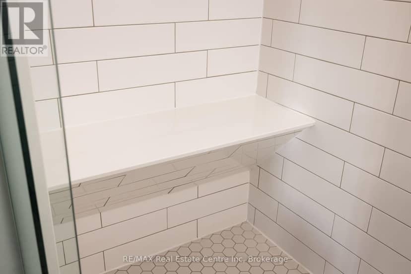 194 Bridge Crescent — photo 9 of 13
