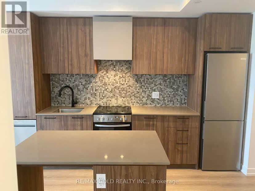 301 - 10 Lagerfeld Drive — photo 11 of 40