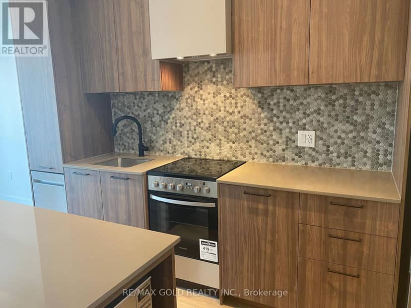 301 - 10 Lagerfeld Drive — photo 13 of 40