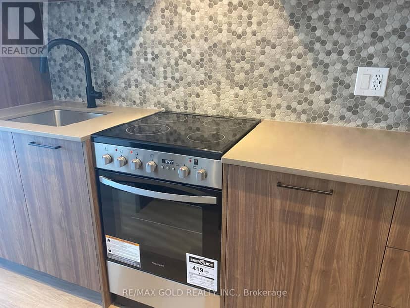 301 - 10 Lagerfeld Drive — photo 15 of 40