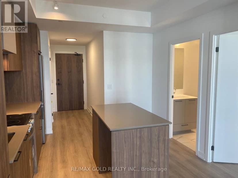 301 - 10 Lagerfeld Drive — photo 21 of 40