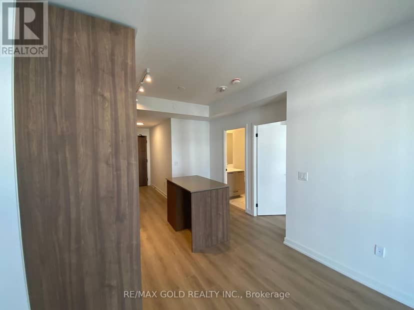 301 - 10 Lagerfeld Drive — photo 27 of 40