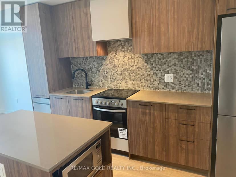 301 - 10 Lagerfeld Drive — photo 34 of 40