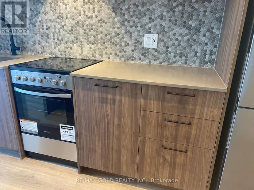 301 - 10 Lagerfeld Drive — photo 39 of 40