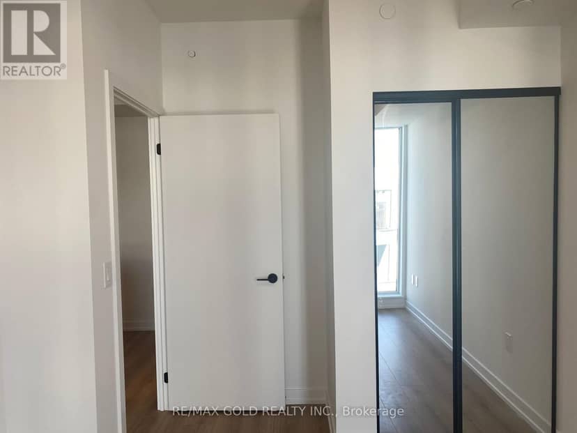 301 - 10 Lagerfeld Drive — photo 6 of 40
