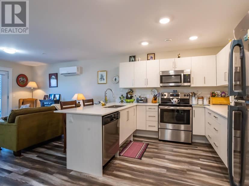 109 29 Stratford Road — photo 4 of 29