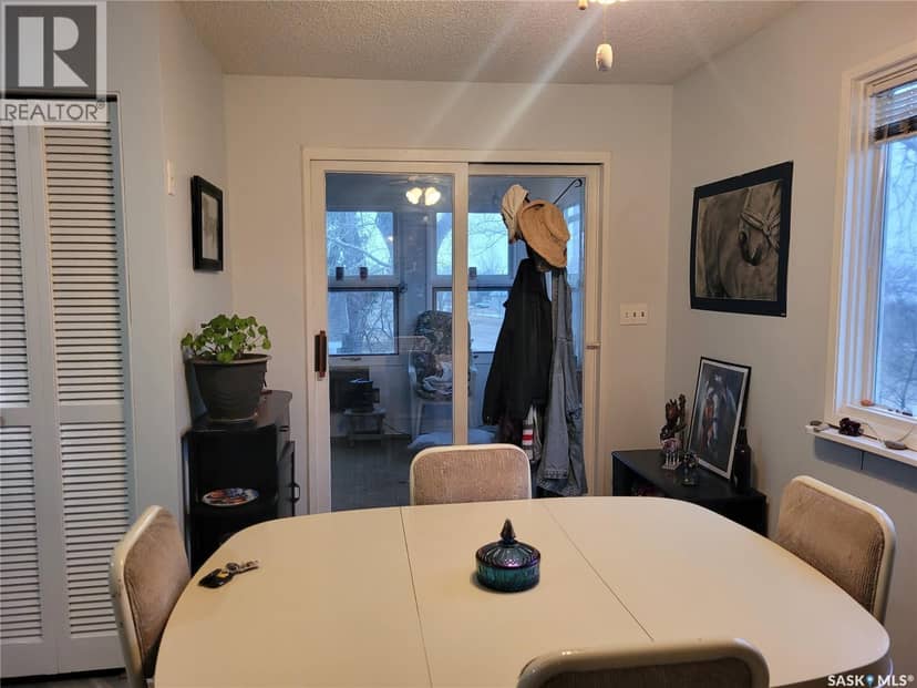 529 6th AVENUE E — photo 8 of 40