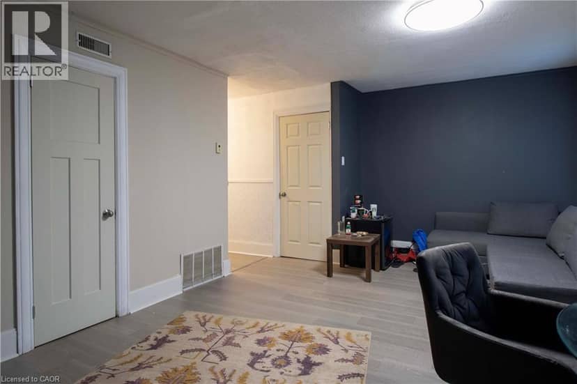 417 KING Street W — photo 21 of 40