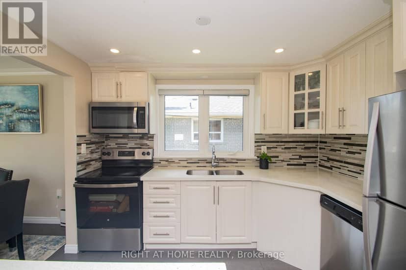 65 Bridgenorth Crescent — photo 3 of 34