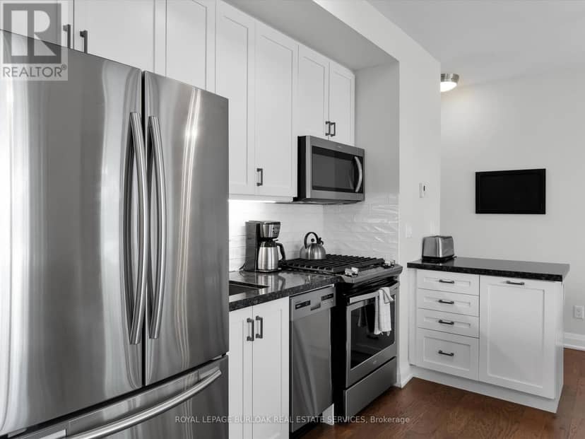 Btv-W 101 - 1869 Muskoka 118 Road W — photo 11 of 40