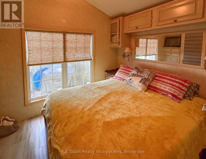 36 Beacon Ln - 77719 Bluewater Highway — photo 9 of 11
