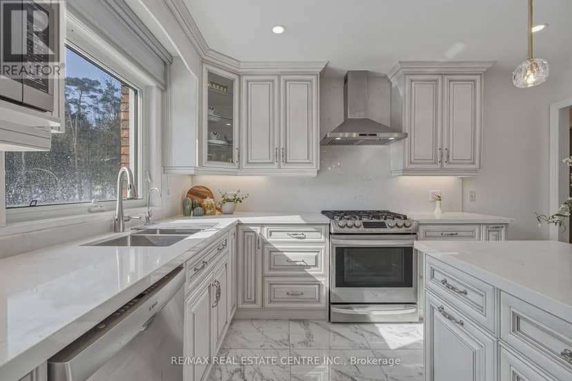 6 Iris Court — photo 18 of 40