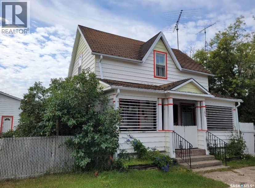 105 Amherst STREET — photo 1 of 12