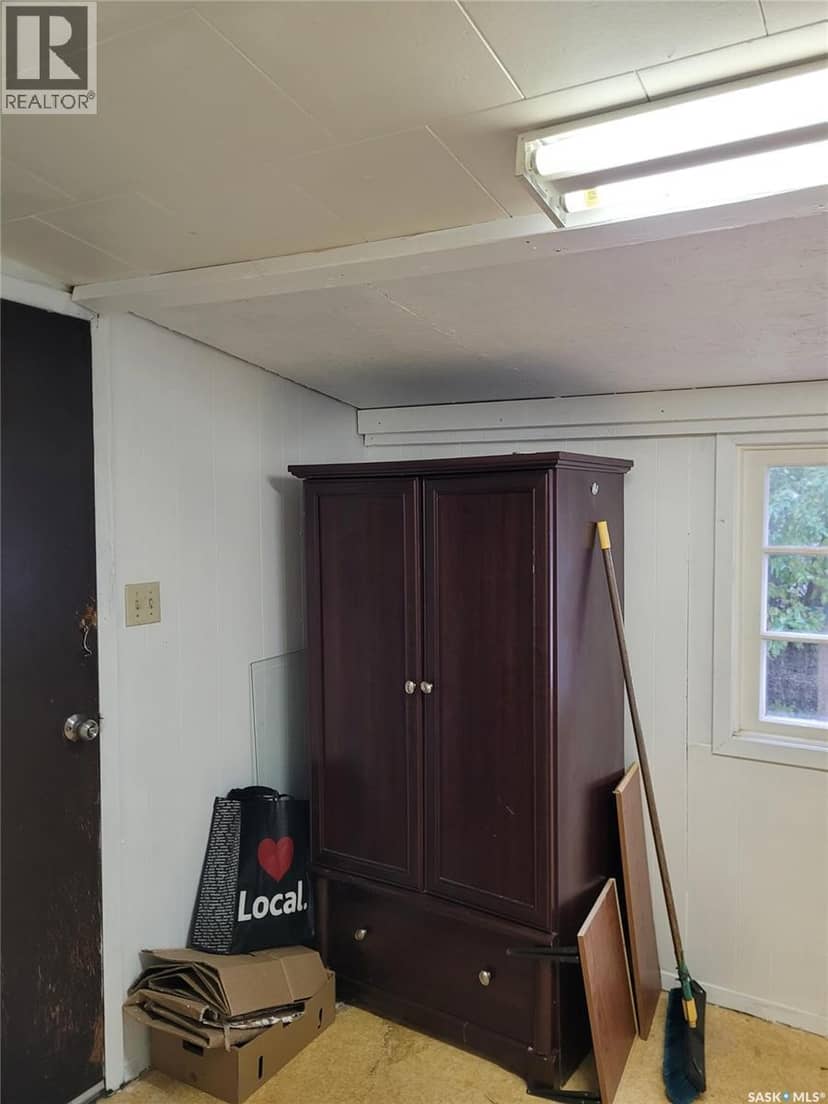105 Amherst STREET — photo 10 of 12