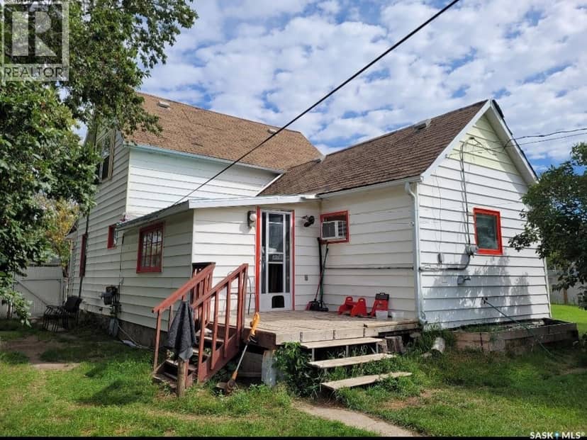105 Amherst STREET — photo 2 of 12