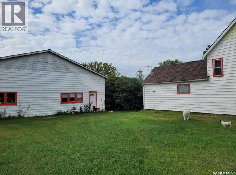 105 Amherst STREET — photo 3 of 12
