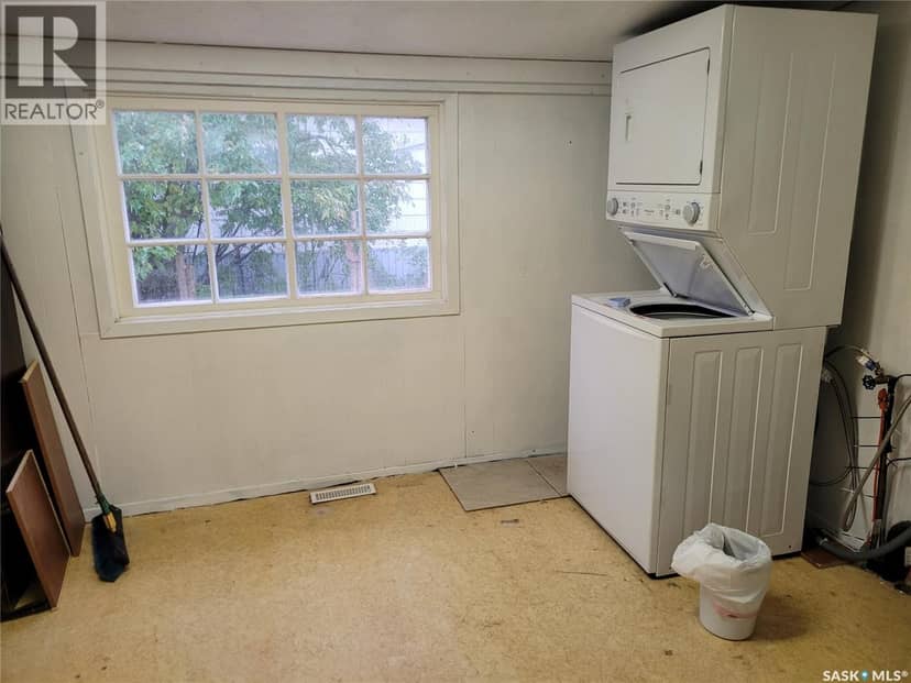 105 Amherst STREET — photo 7 of 12