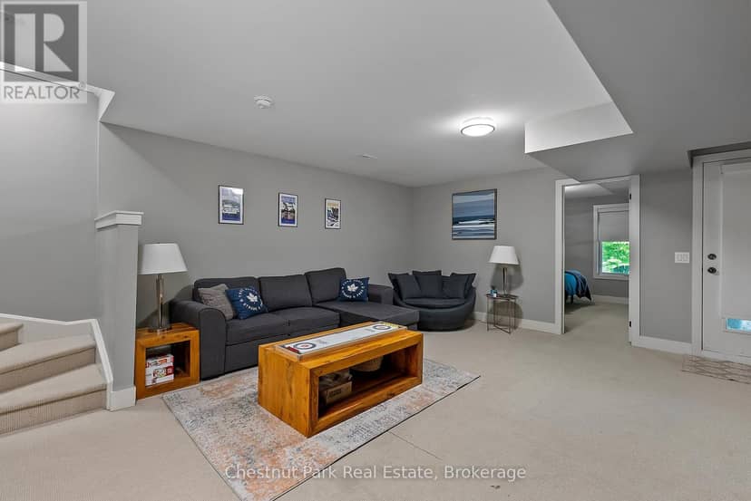61 Rockmount Crescent — photo 26 of 35