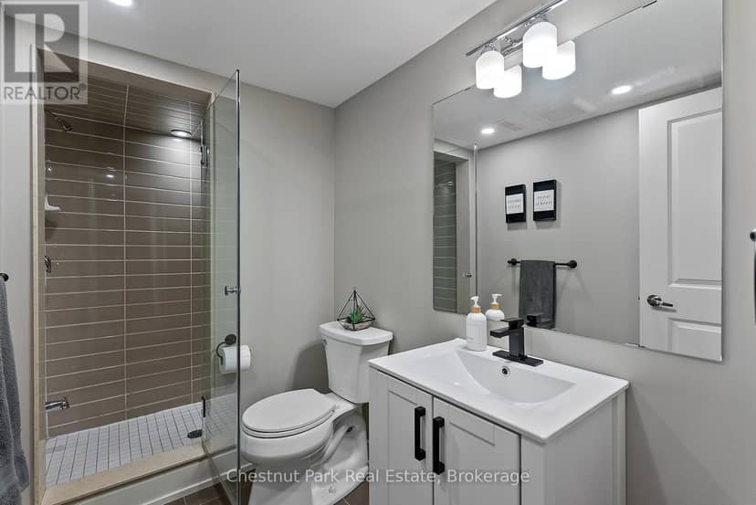 61 Rockmount Crescent — photo 28 of 35