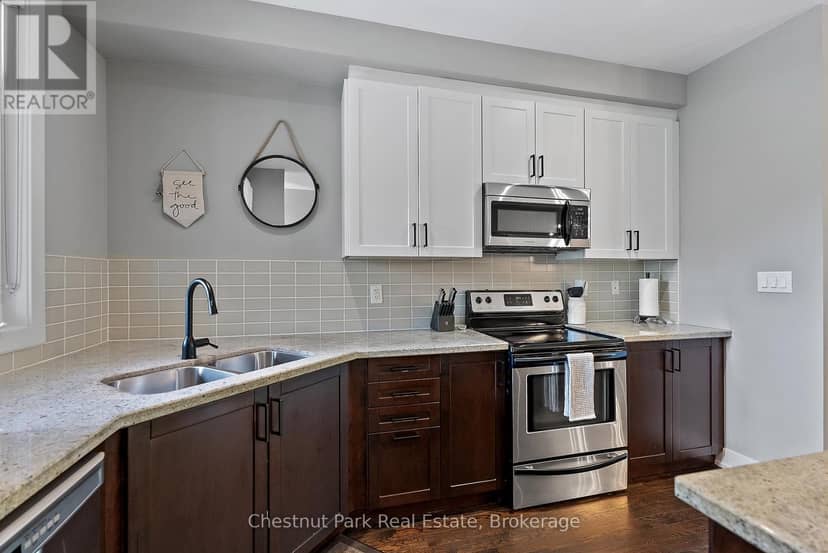 61 Rockmount Crescent — photo 7 of 35
